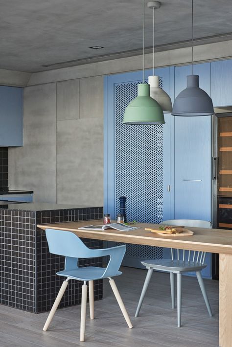 kitchen, wooden tiles floor, wooden table, blue chairs, blue pantry, green white blue pendants, black square kitchen island