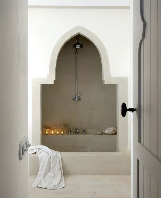 Moroccan arch on the shower with grey wall, white wall, grey floor