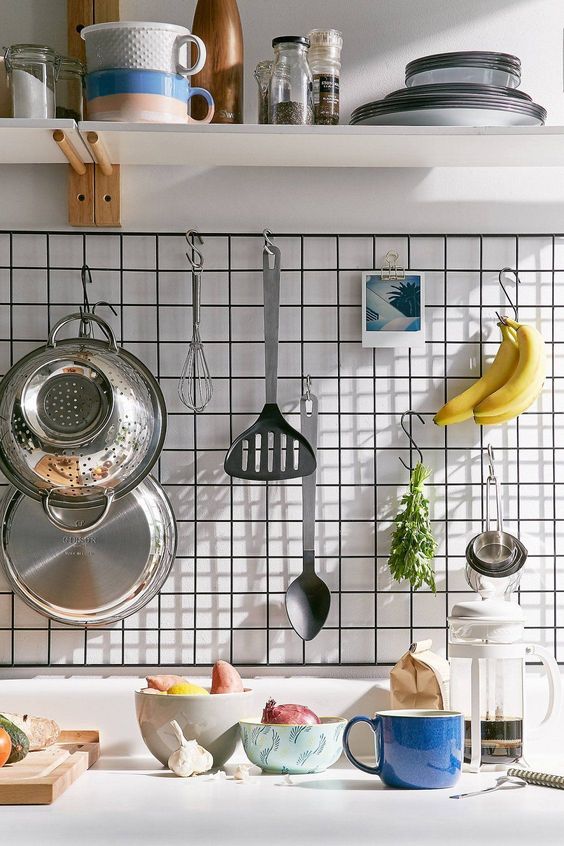 black kitchen grid, white wall, white floating shelves, whtie kitchen top